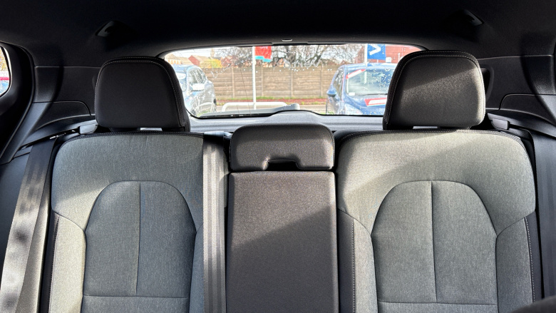 Volvo Xc40 2.0 B4P Momentum 5dr Auto [7 speed] Petrol Estate